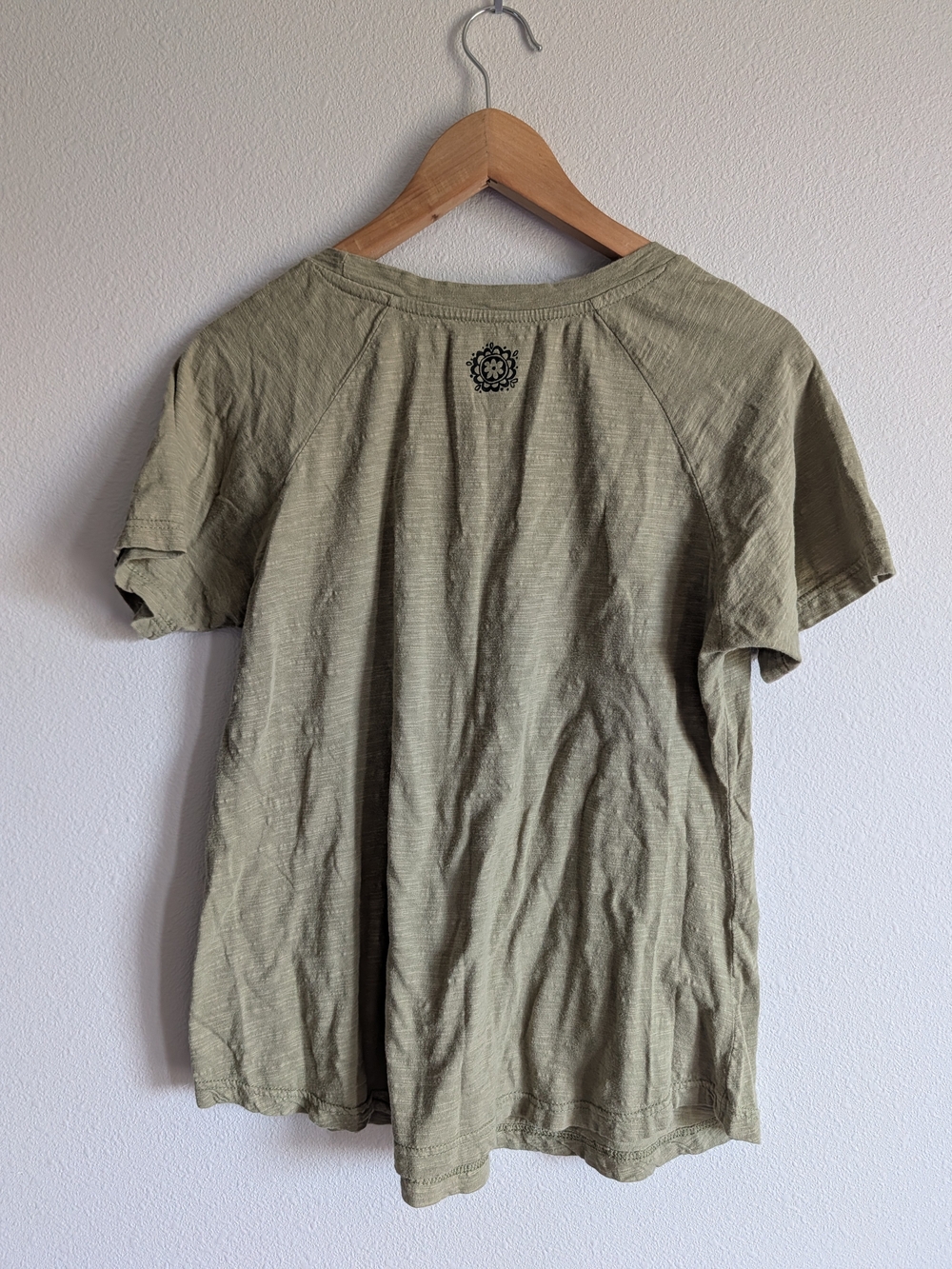 NATURAL LIFE Olive Floral "If It Doesn't Feed Your Soul, Let It Go" Tee - Picture 5 of 6